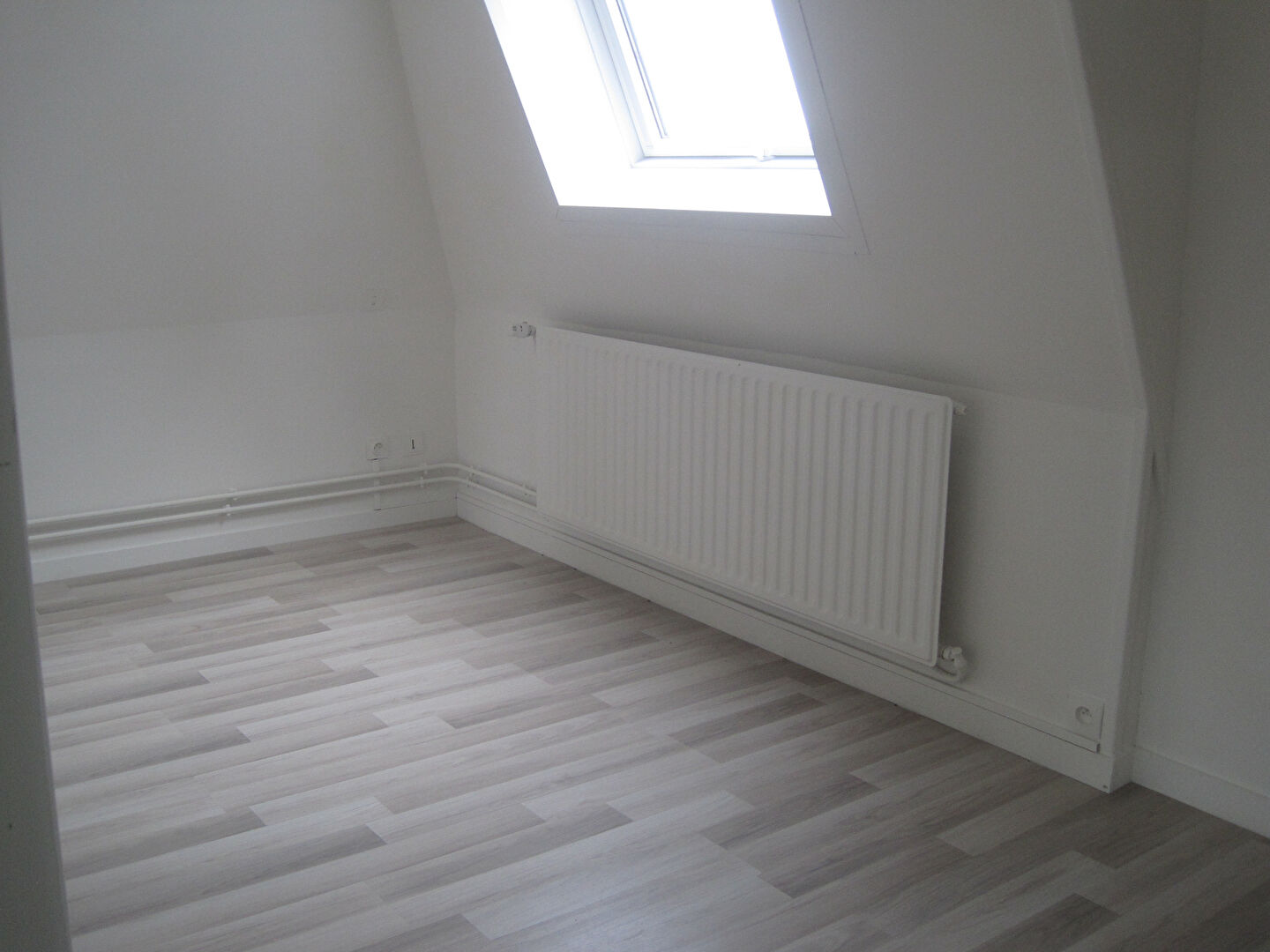 Photo A LOUER APPARTEMENT PROCHE CENTRE VILLE  ET GARE ST QUENTIN 02100 image 3/6