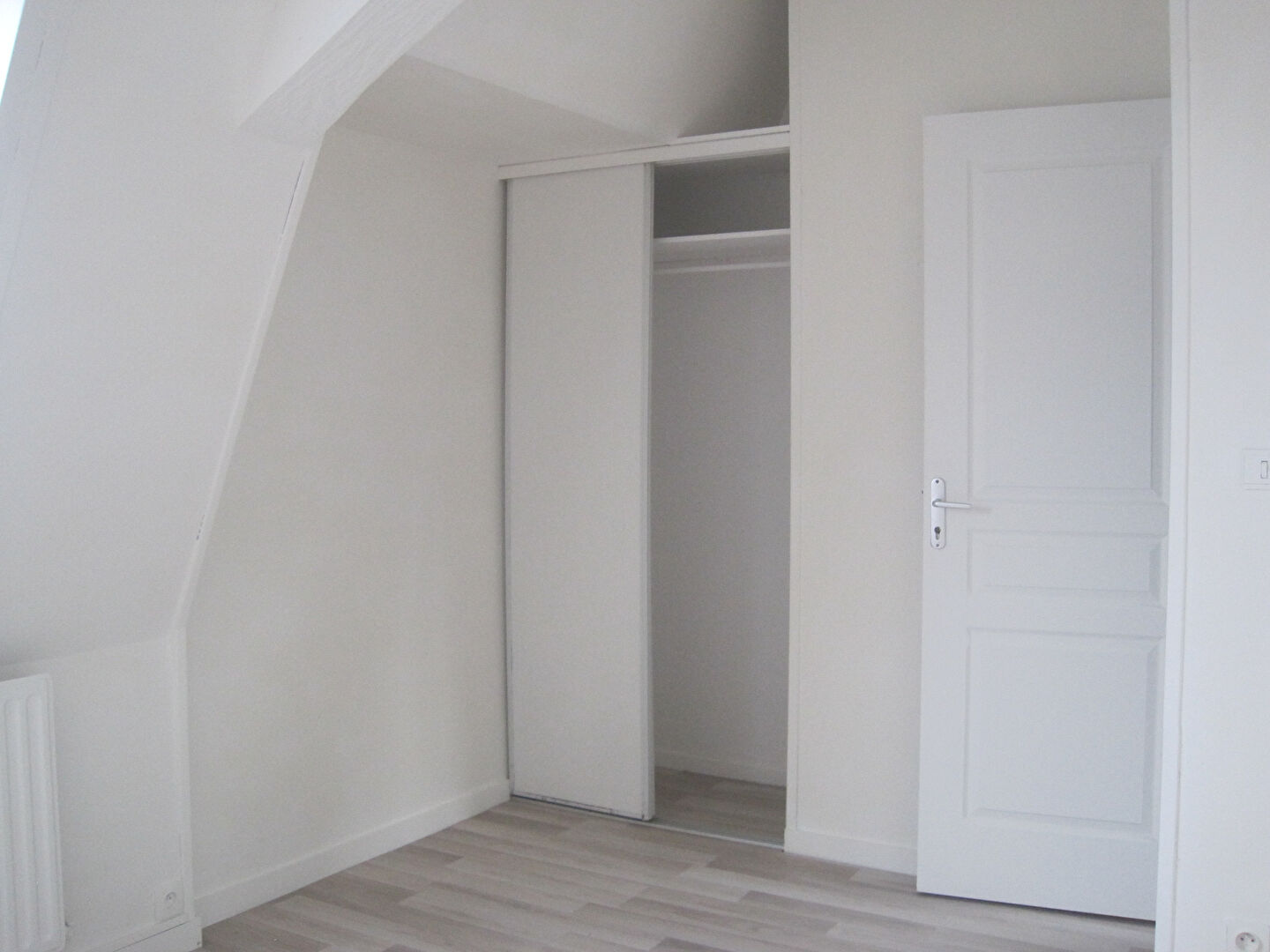 Photo A LOUER APPARTEMENT PROCHE CENTRE VILLE  ET GARE ST QUENTIN 02100 image 4/6
