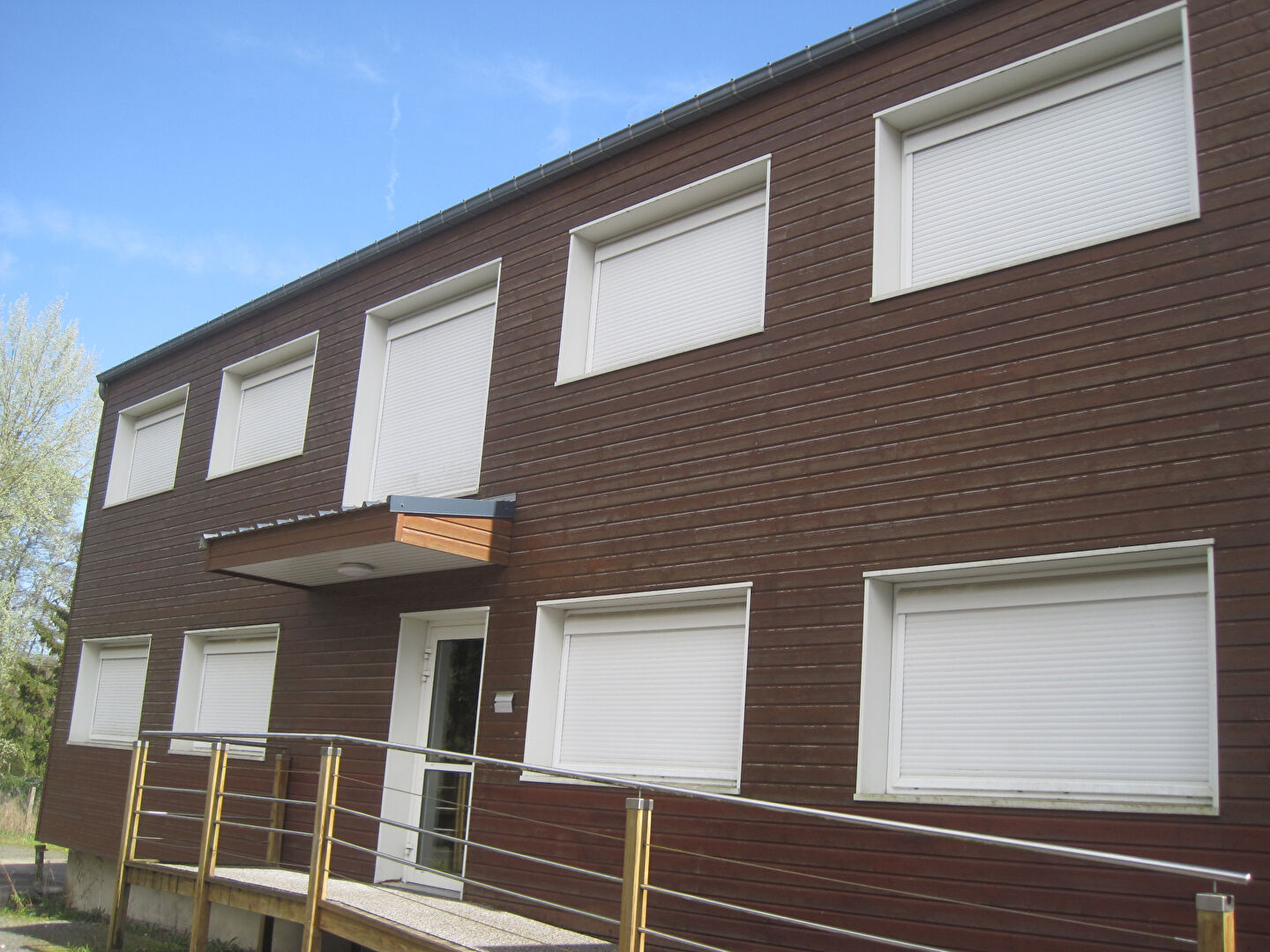 Photo A LOUER CINQ BATIMENTS POUR BUREAUX DIVISIBLE PROCHE ST QUENTIN image 1/6