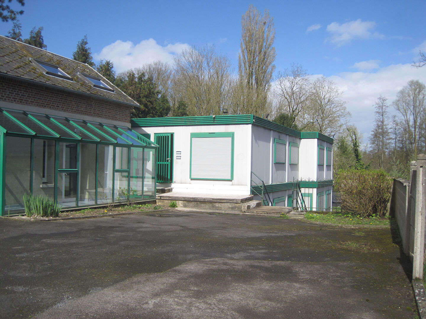 Photo A LOUER CINQ BATIMENTS POUR BUREAUX DIVISIBLE PROCHE ST QUENTIN image 4/6