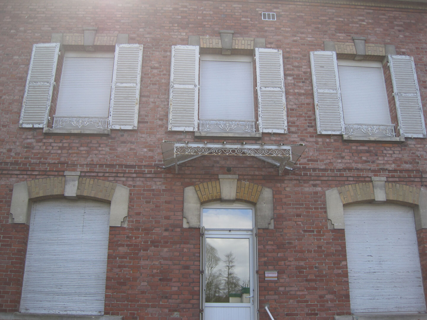 Photo A LOUER CINQ BATIMENTS POUR BUREAUX DIVISIBLE PROCHE ST QUENTIN image 5/6