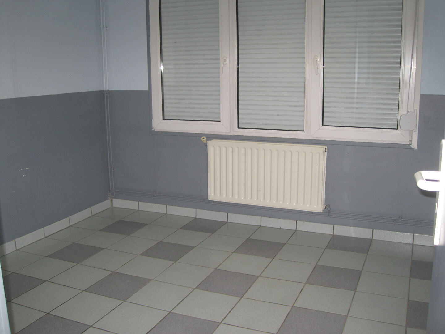 Photo A LOUER CINQ BATIMENTS POUR BUREAUX DIVISIBLE PROCHE ST QUENTIN image 6/6