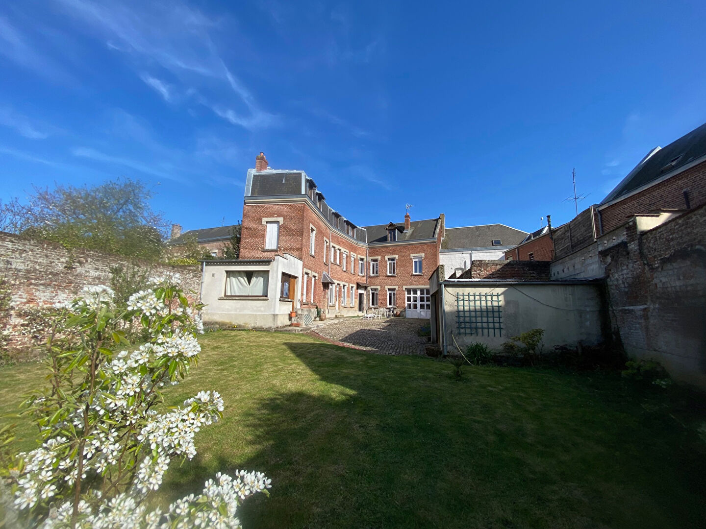 Photo Maison 354m2 en Centre Ville de Saint Quentin image 1/5