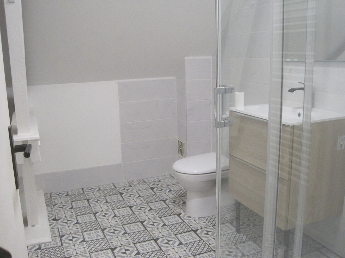 Photo A LOUER APPARTEMENT  3 CHAMBRES  PROCHE GARE ET CENTRE VILLE ST QUENTIN 02100. image 2/6