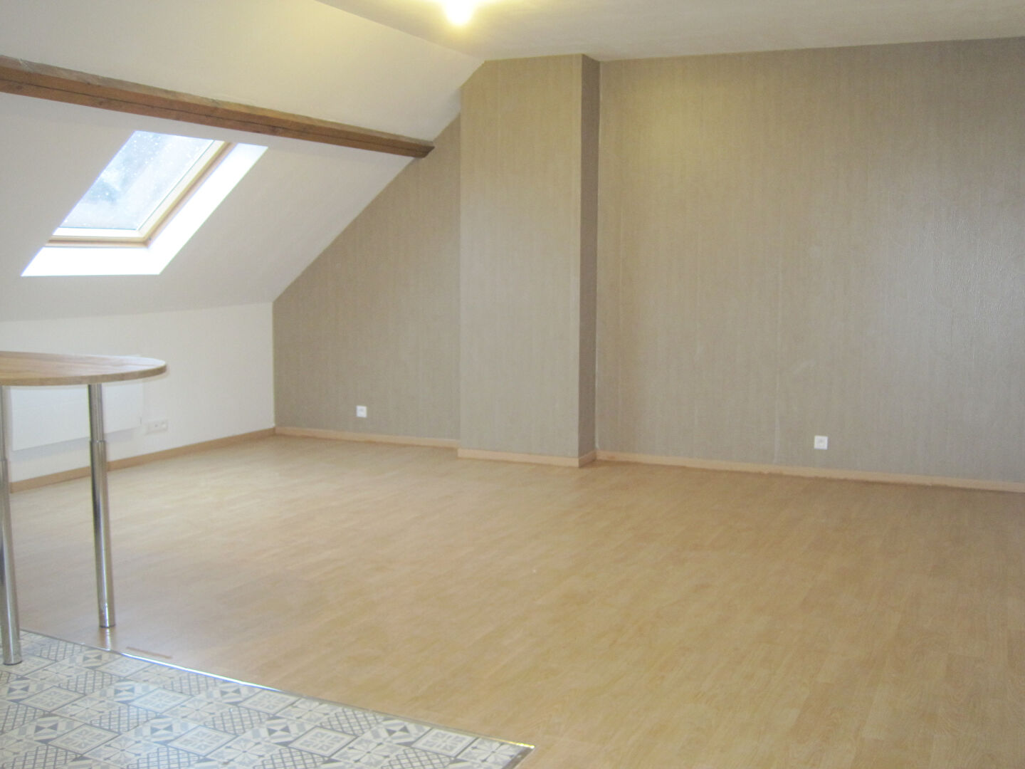 Photo A LOUER APPARTEMENT  3 CHAMBRES  PROCHE GARE ET CENTRE VILLE ST QUENTIN 02100. image 3/6