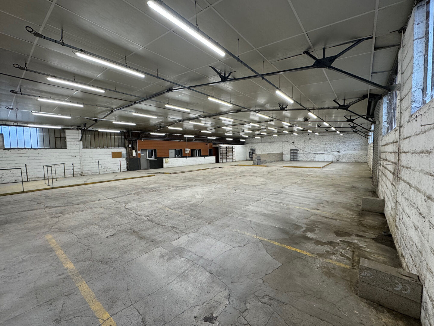 A LOUER ENTREPOT PROCHE CENTRE VILLE DE SAINT QUENTIN 02100.