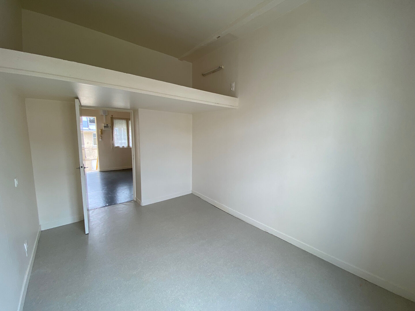 Photo A LOUER APPARTEMENT 35 m2 CENTRE VILLE SAINT QUENTIN 02100 image 4/5