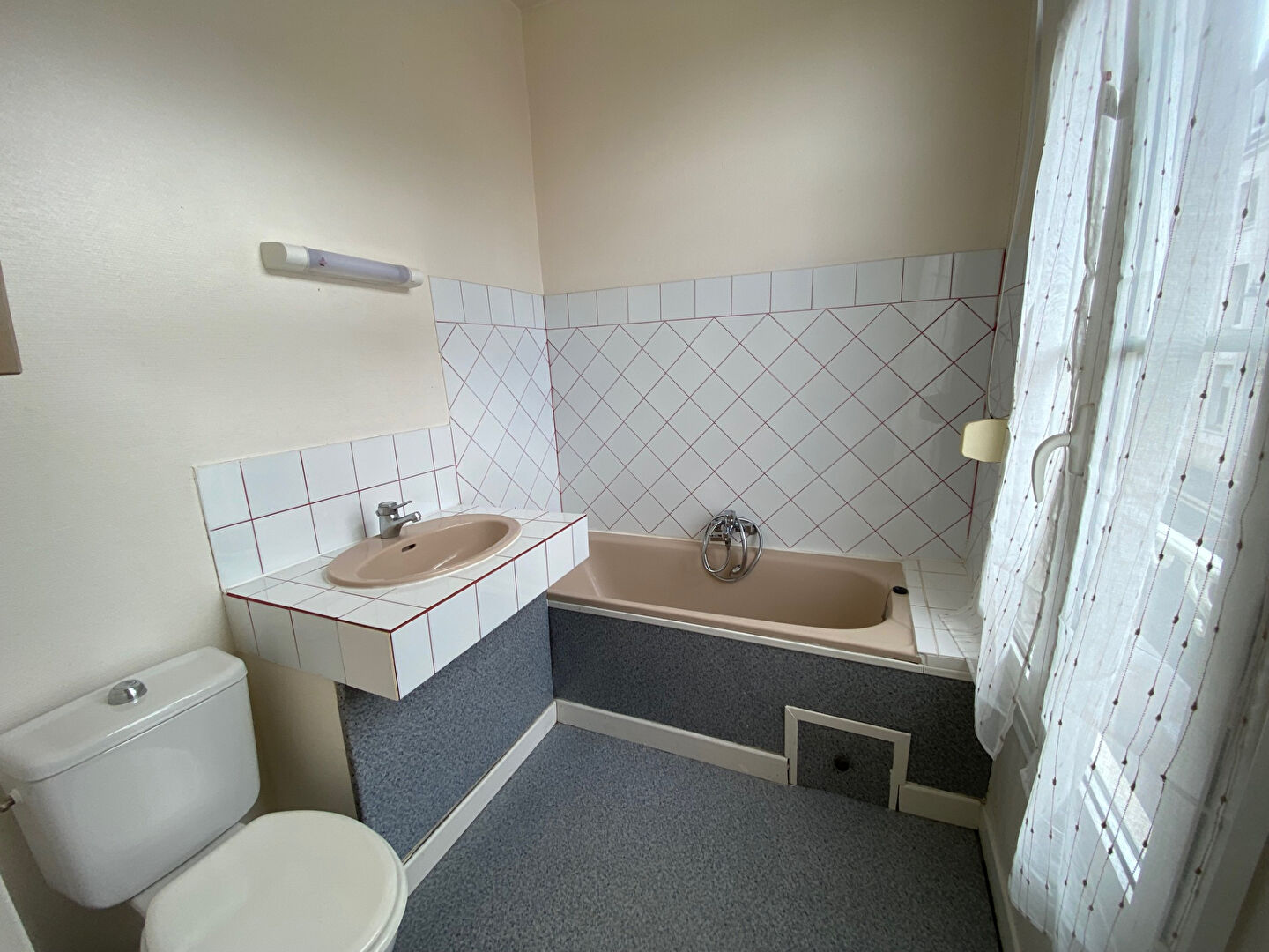 Photo A LOUER STUDIO PROCHE CENTRE VILLE DE SINT QUENTIN 02100 image 4/4