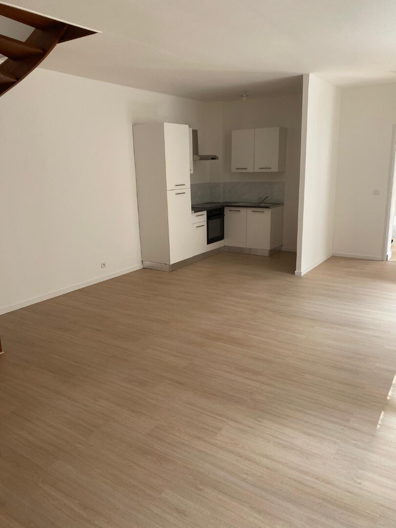 Photo A LOUER APPARTEMENT EN DUPLEX DEUX CHAMBRES A ST QUENTIN 02100 image 3/6