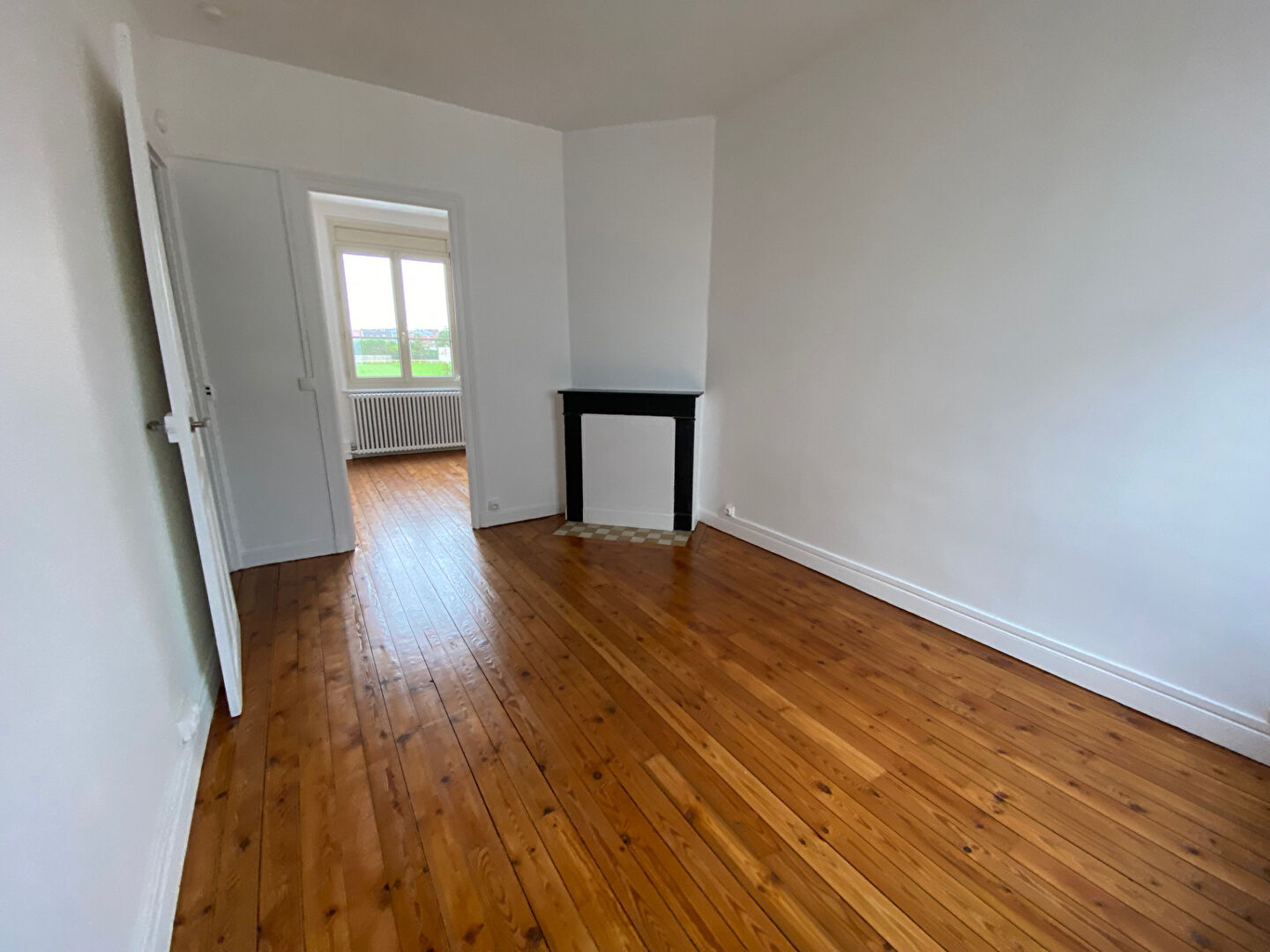 Appartement F2 RENOVÉ A LOUER PROCHES DES ECOLES ST QUENTIN 02100