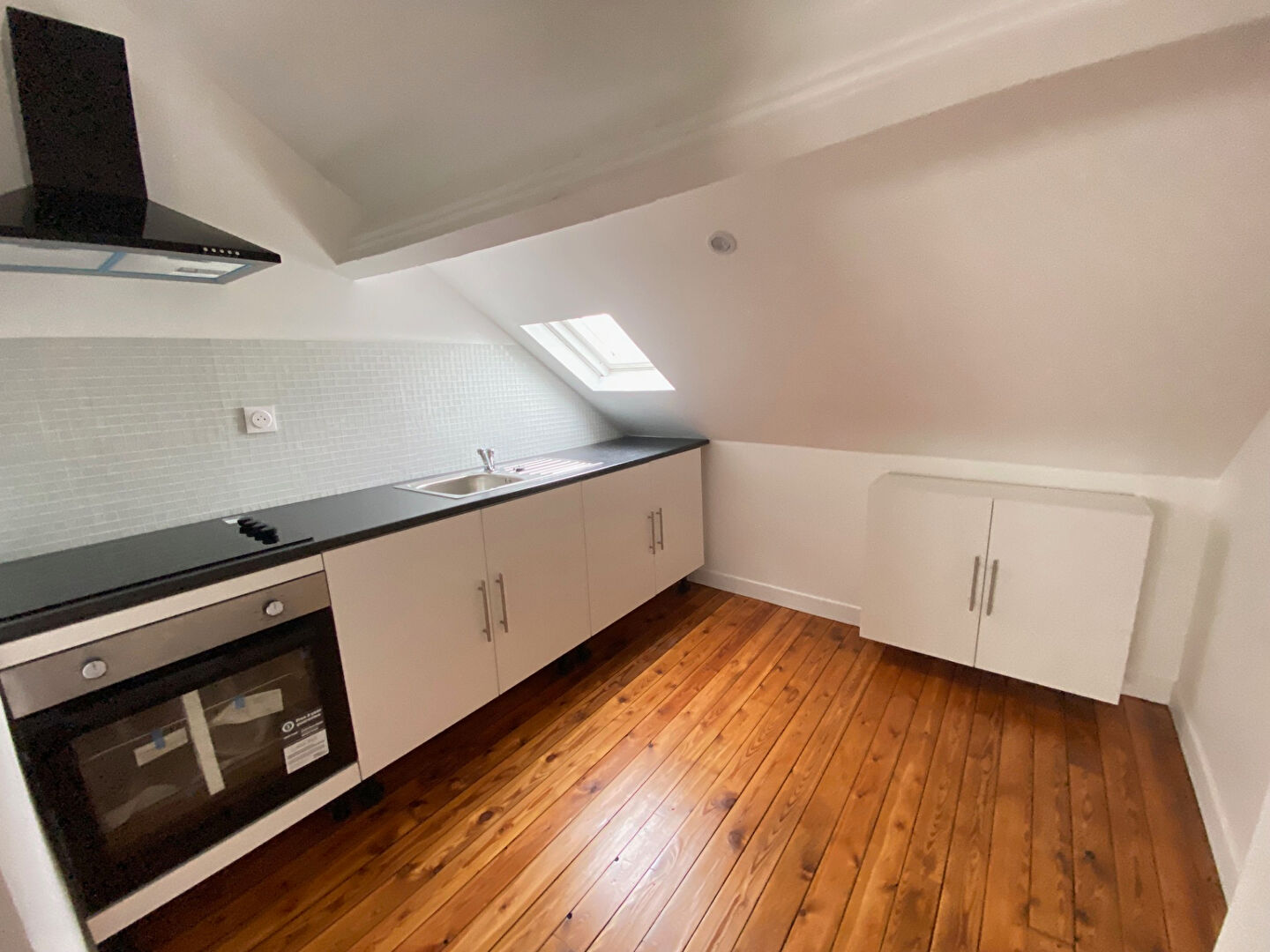 Photo STUDIO  A LOUER PROCHE CENTRE VILLE ET ECOLES  à ST QUENTIN 02100. image 2/4