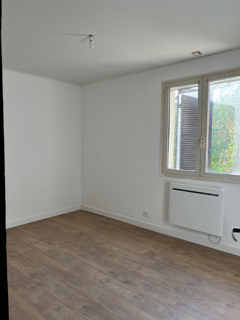 Photo A LOUER MAISON PLEIN PIED 3 CHAMBRES PROCHE ST QUENTIN 02100 image 6/6