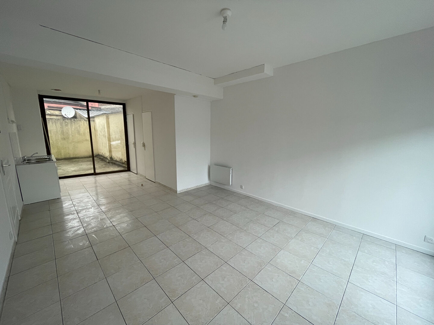 A LOUER STUDIO EN RDC QUARTIER FBG D'ISLE ST QUENTIN 02100