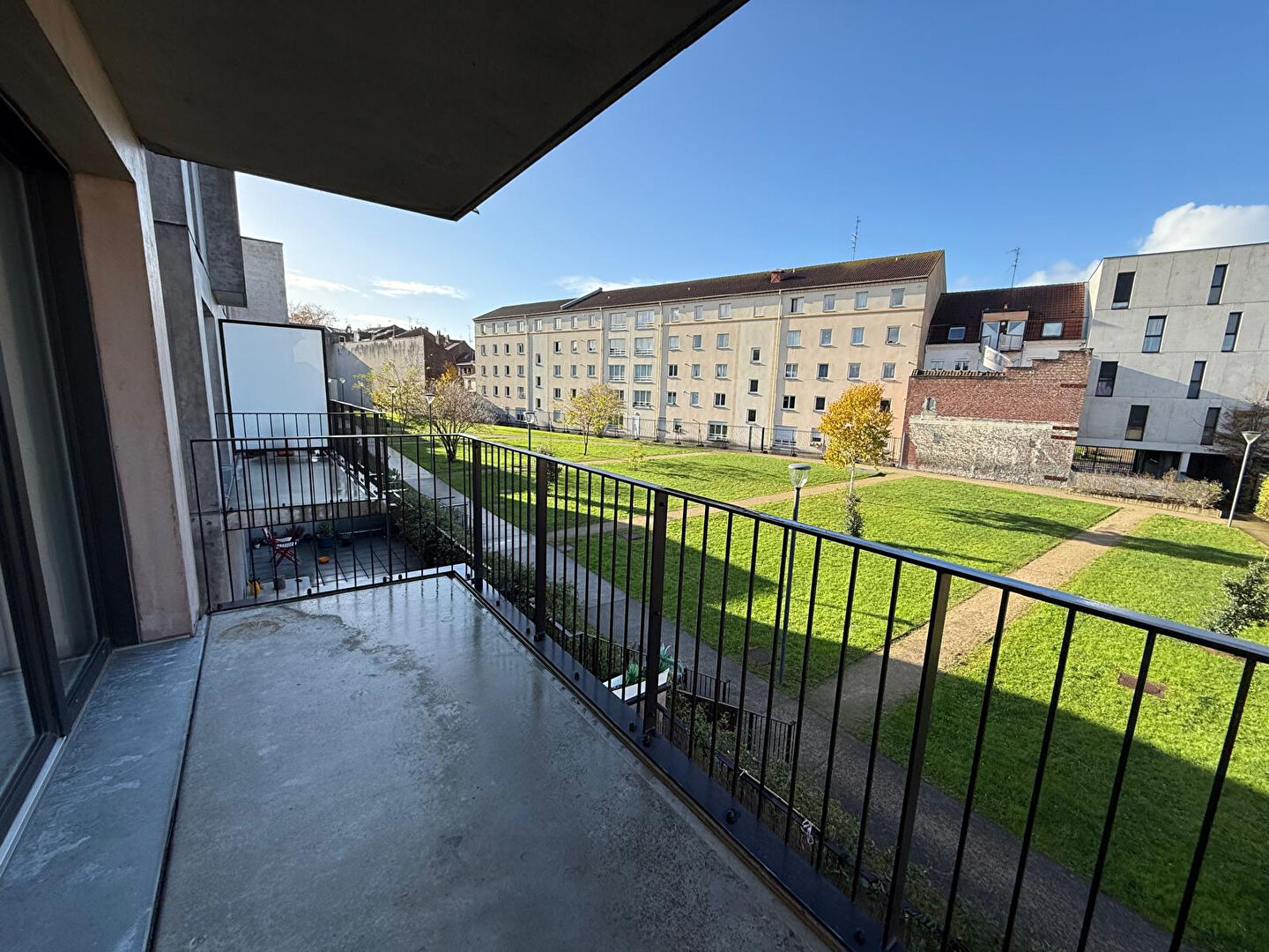 Lille Moulin T2 46 m² avec parking privé et balcon - métro 