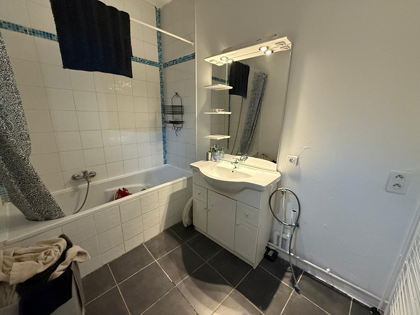Photo Appartement  T3 avec cachet  au coeur du Vieux-Lille - 1 salle de bains et 1 salle de douches image 4/6