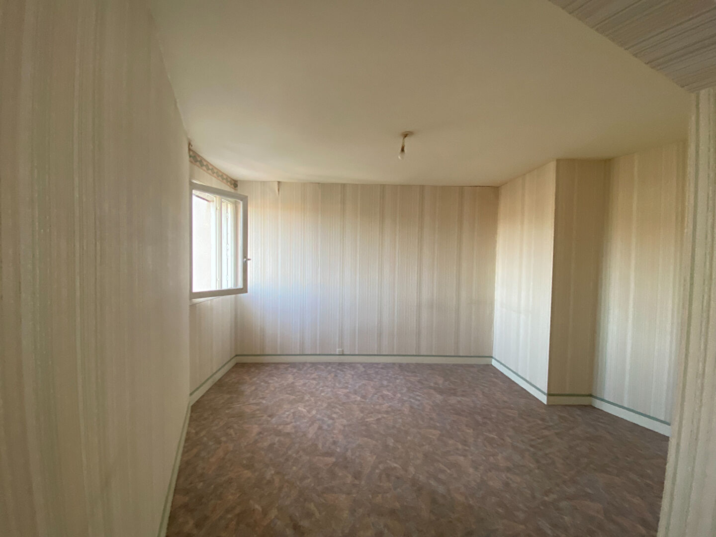 Photo DINAN :  Appartement  T3 à rénover image 2/6