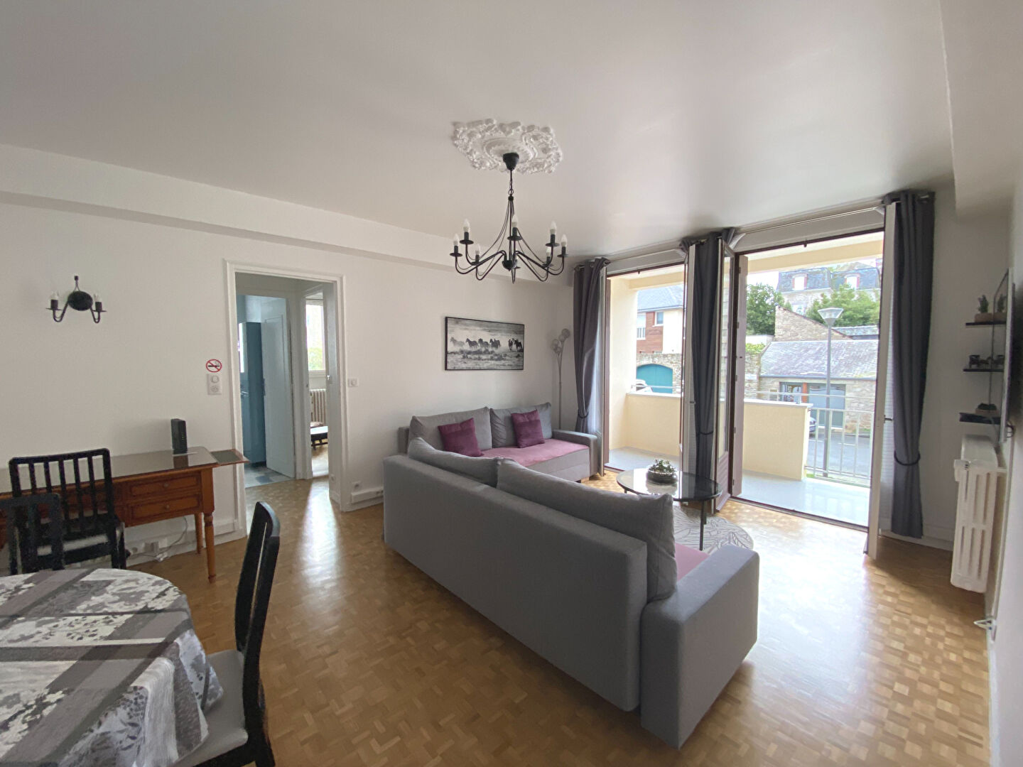 Photo DINAN : Centre, Grand  T2, 65m² image 2/6