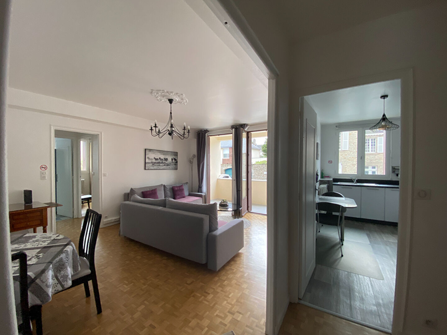 Photo DINAN : Centre, Grand  T2, 65m² image 4/6