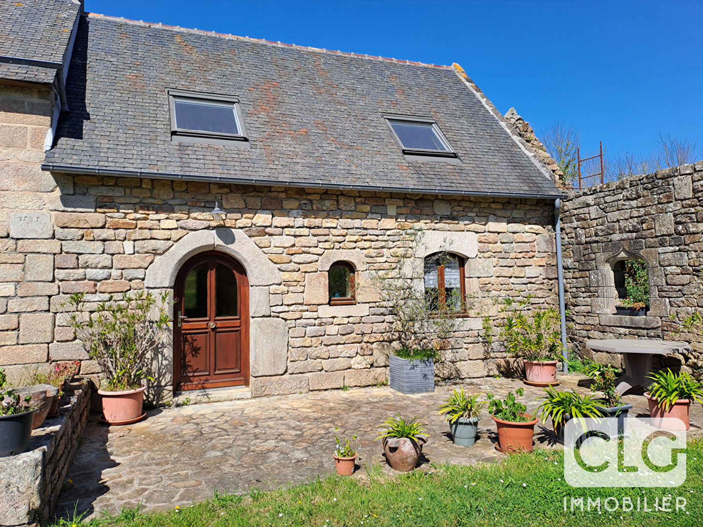 Photo Gîtes COMBRIT 211 m2 à 1 km de la plage. image 2/6