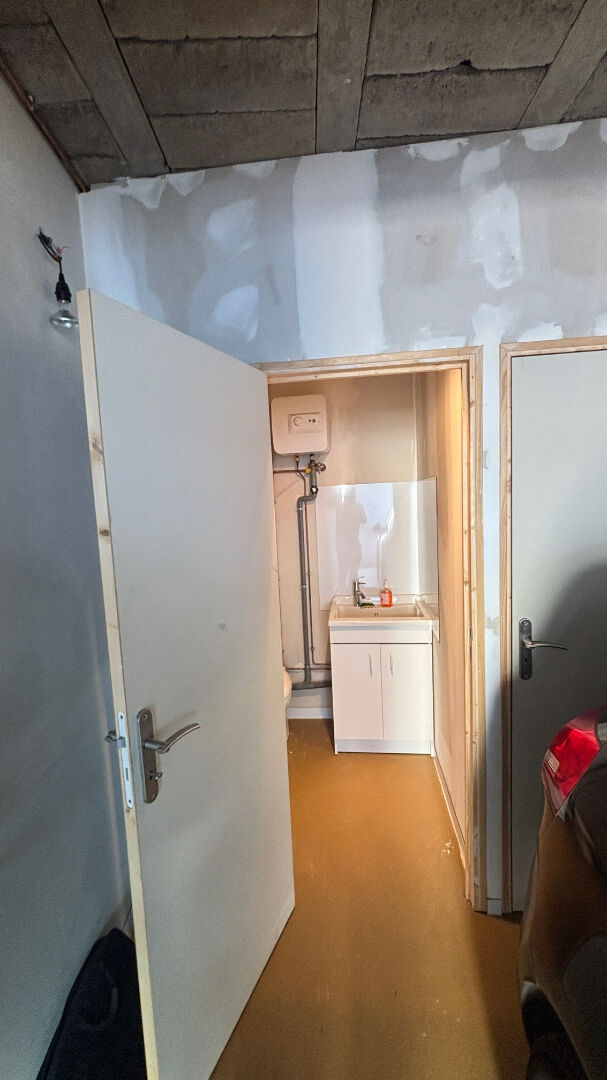 Photo Lorient ,Garage ,atelier , WC , 33 m² image 2/4