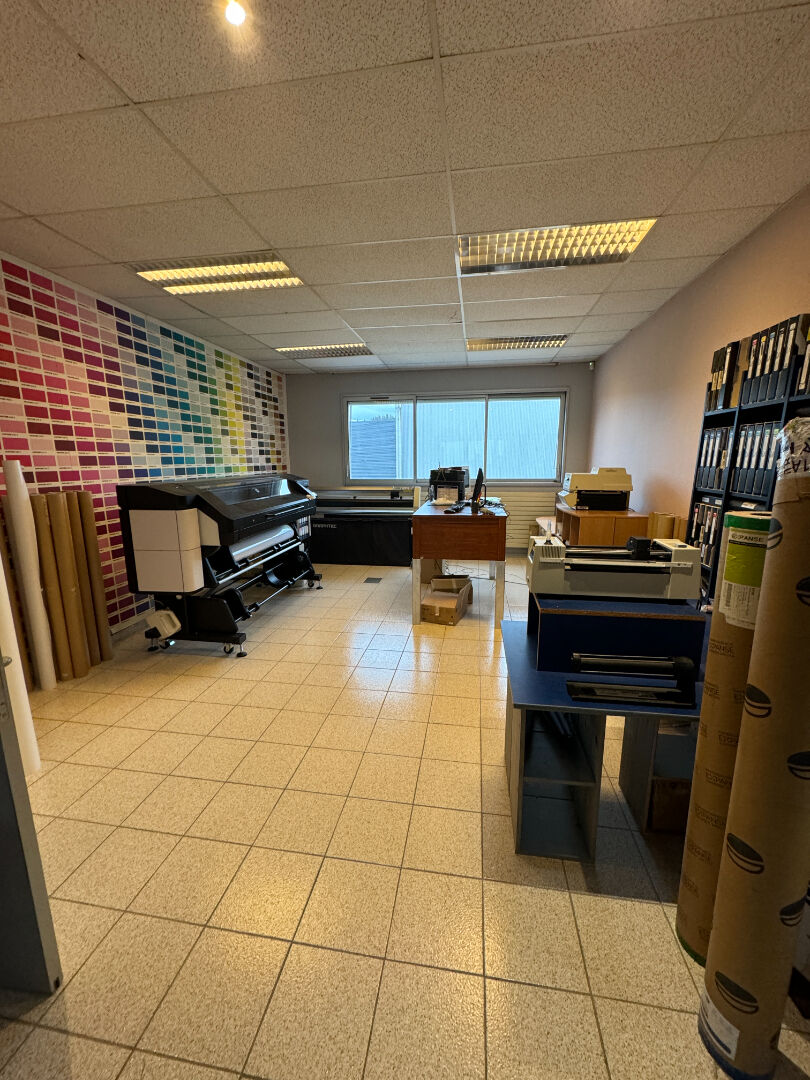 Photo Local d'activité de 800m2 image 3/6