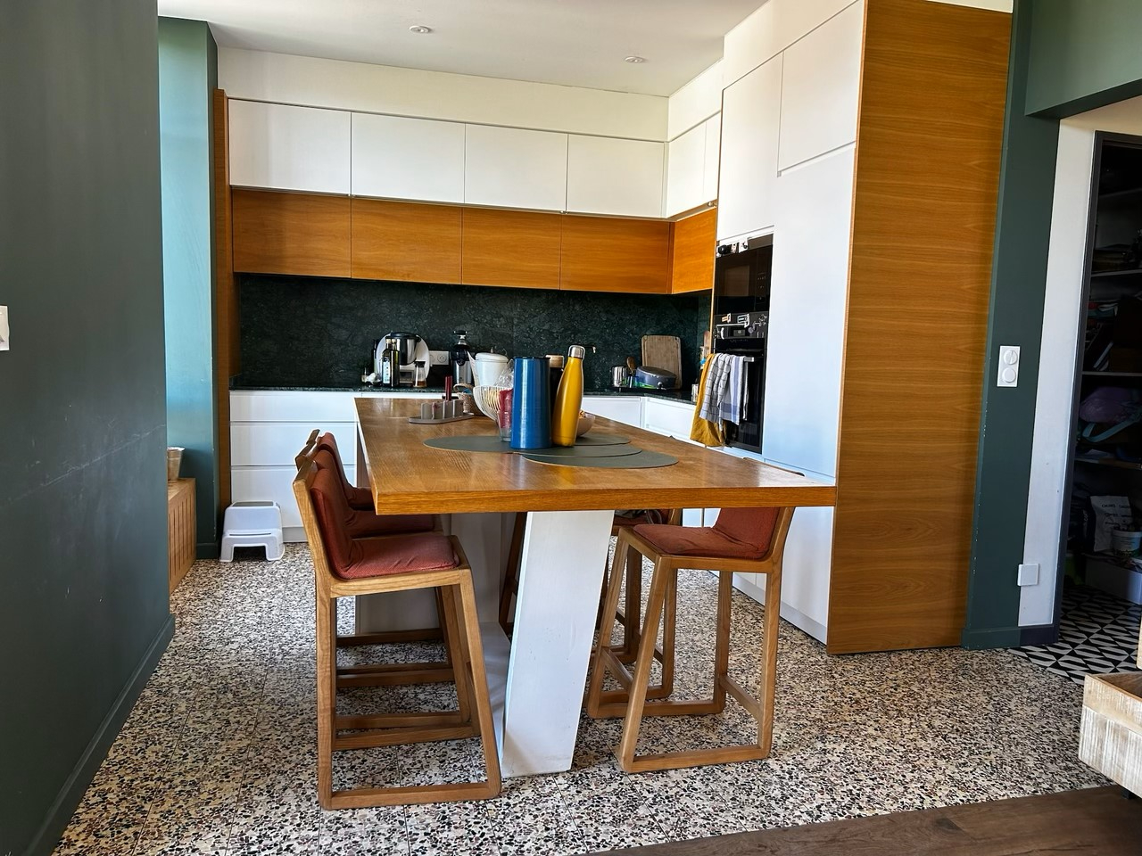 Photo EXCLUSIVITE   Sud de Beaune, Vue sur les vignes, belle maison  ancienne avec jardin clos, cave et garage. image 2/6