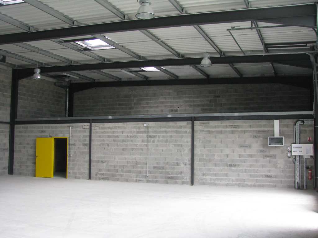 Photo A VENDRE LOCAL D'ACTIVITE DE 336m² image 1/4