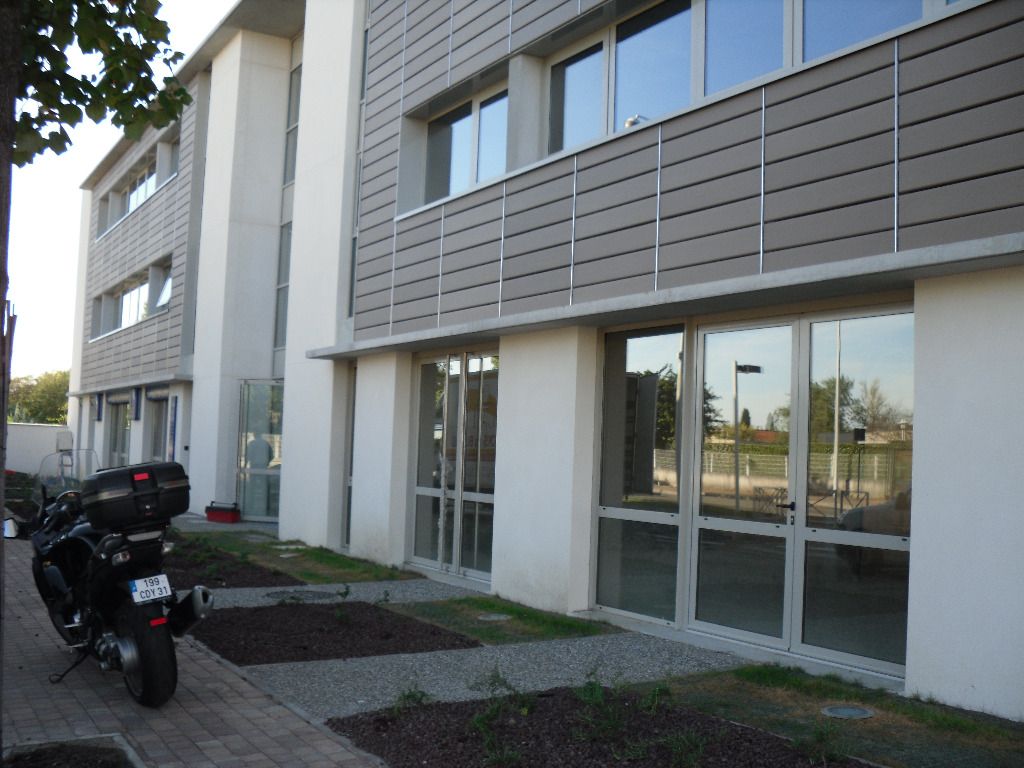 A LOUER A TOURNEFEUILLE LOCAL COMMERCIAL DE 70M²