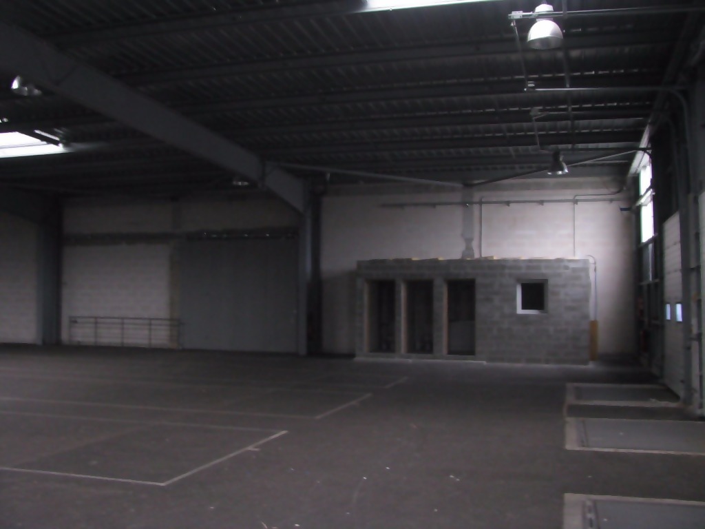 A LOUER PROCHE BAYONNE ENTREPOT DE 2900M²