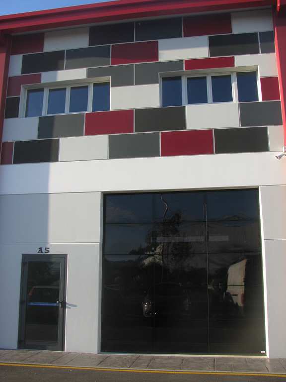 Photo A LOUER A LAHONCE DEPOT DE 168M² image 2/2