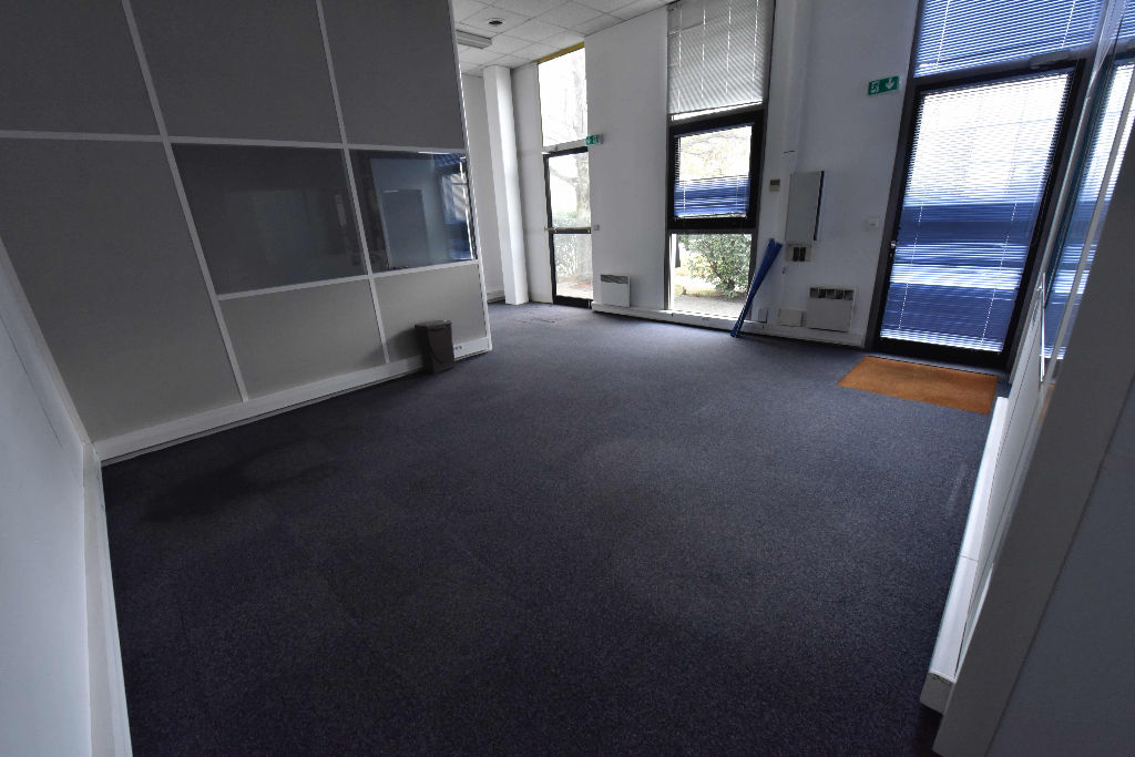 LABEGE BUREAUX DE 72M²