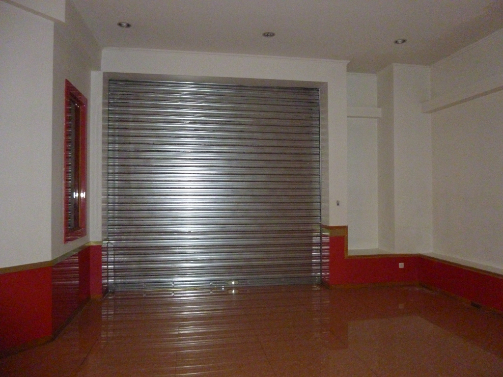 Photo local commercial de 840 m² image 2/3