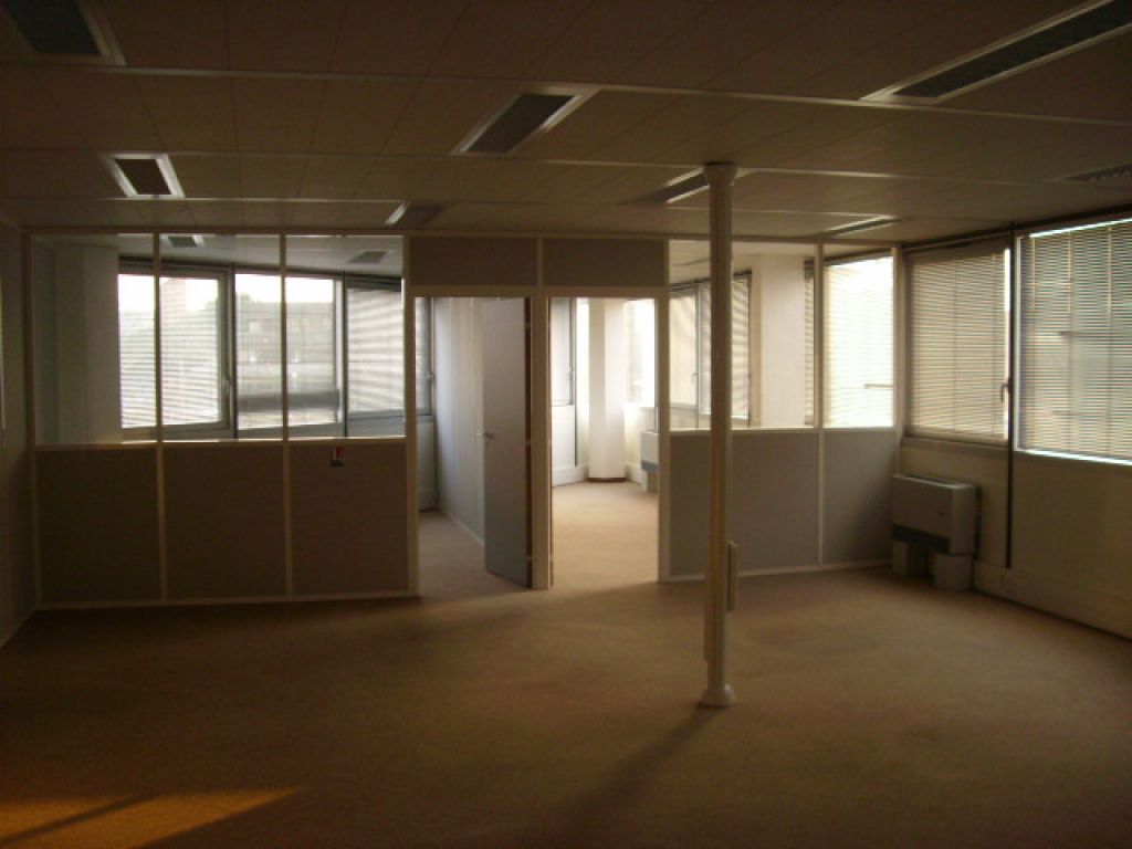 Photo BLAGNAC BUREAUX DE 663 M² image 2/2
