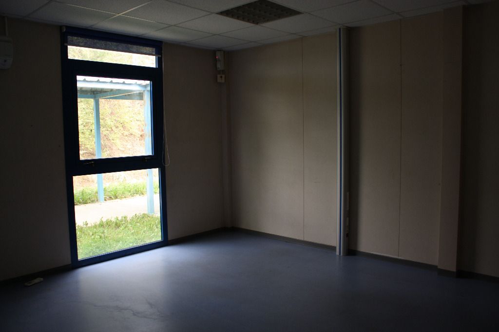 Photo A SAINT-JEAN Surface de Bureaux de 655 m² image 2/4