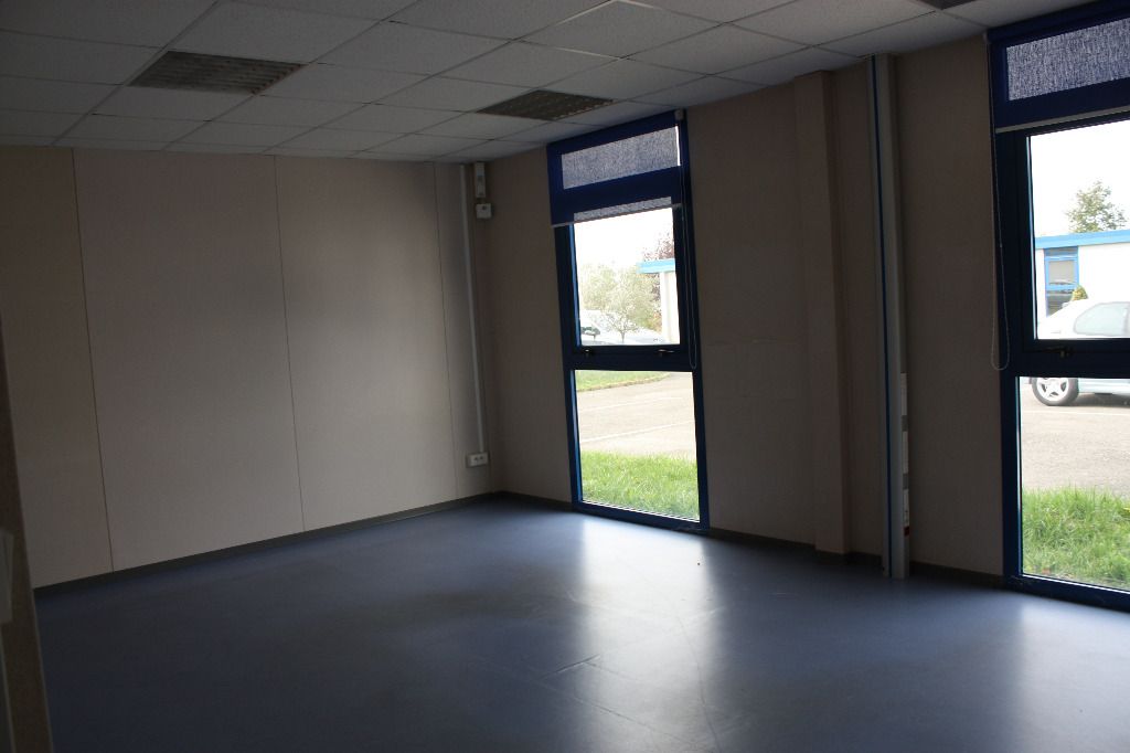 Photo A SAINT-JEAN Surface de Bureaux de 655 m² image 3/4