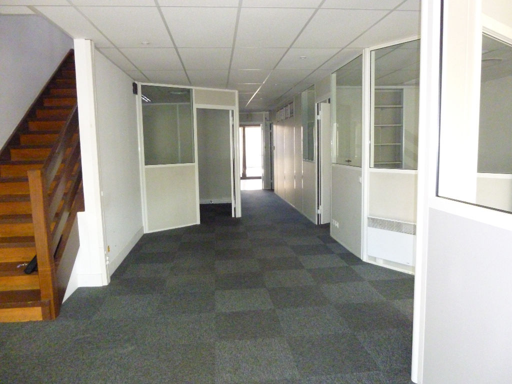 Photo BALMA BUREAUX DE 571 M² image 2/6