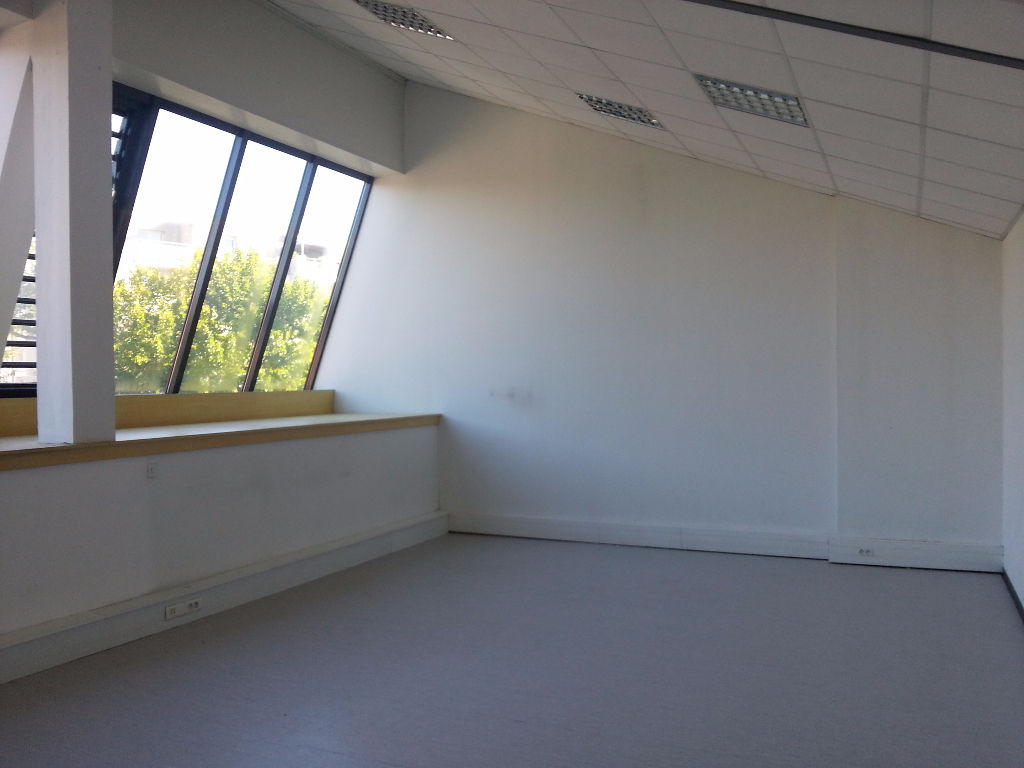 Photo A LOUER TOULOUSE BUREAUX DE 183 M² image 1/6