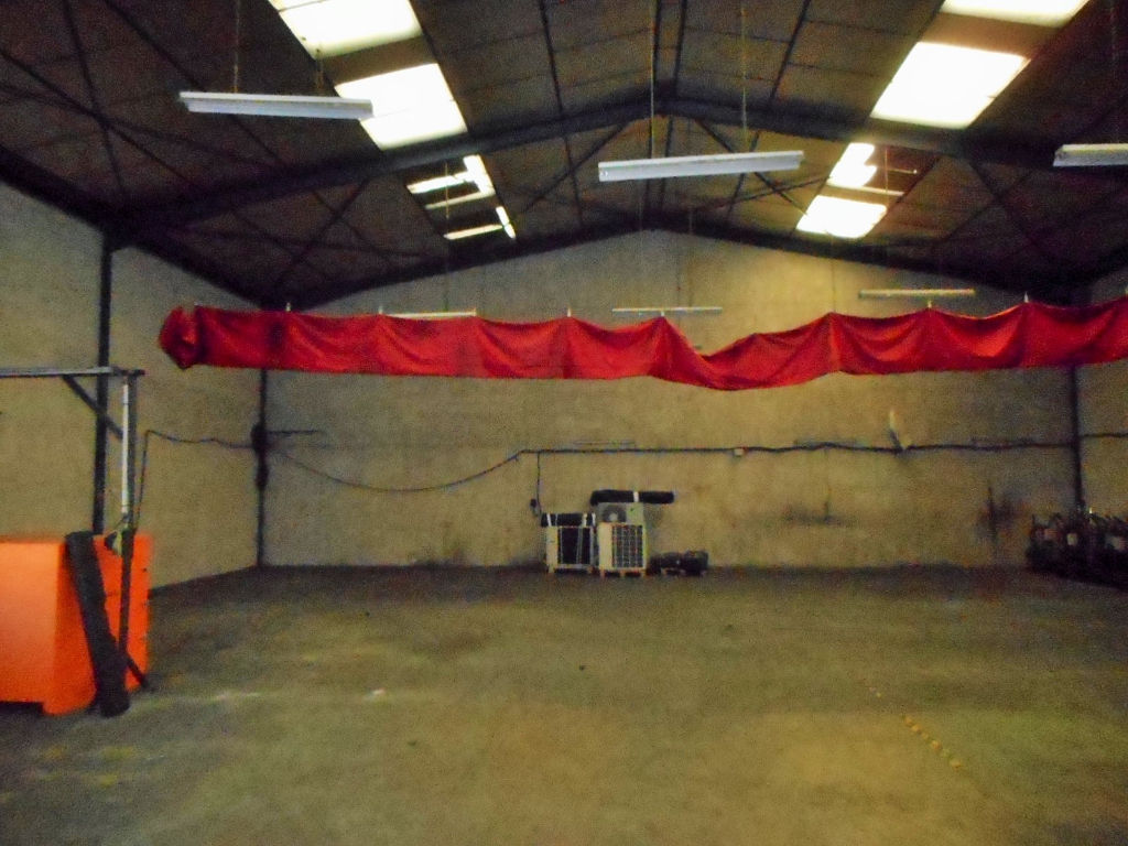 local activité de 1050m² environ