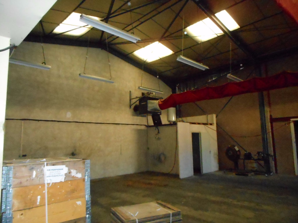 ocal activité de 625 m² environ
