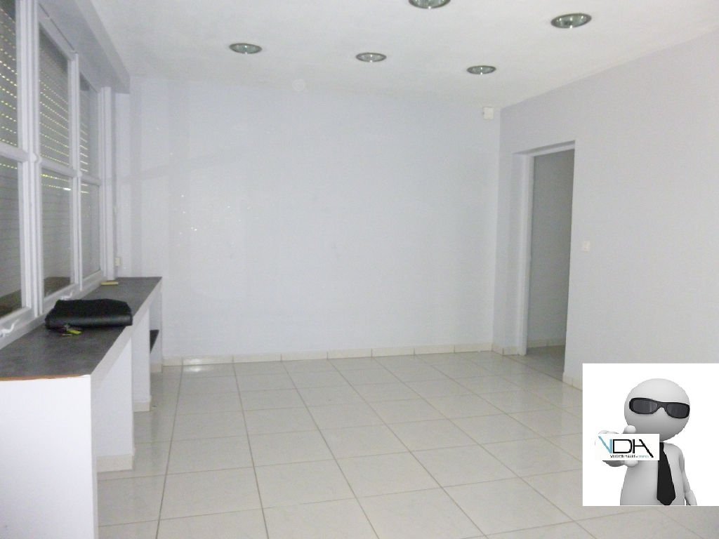 TOURNEFEUILLE LOCAL COMMERCIAL DE  111 M²