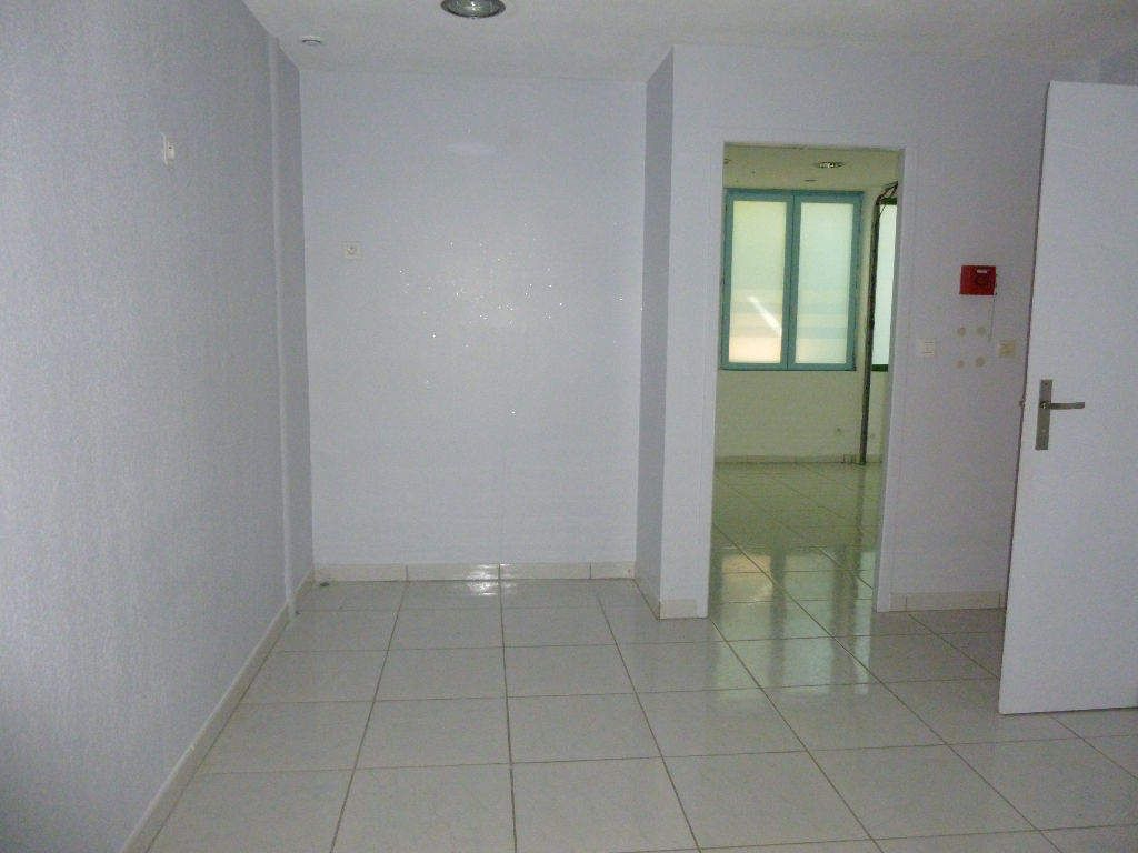 Photo TOURNEFEUILLE LOCAL COMMERCIAL DE  72 M² image 4/5