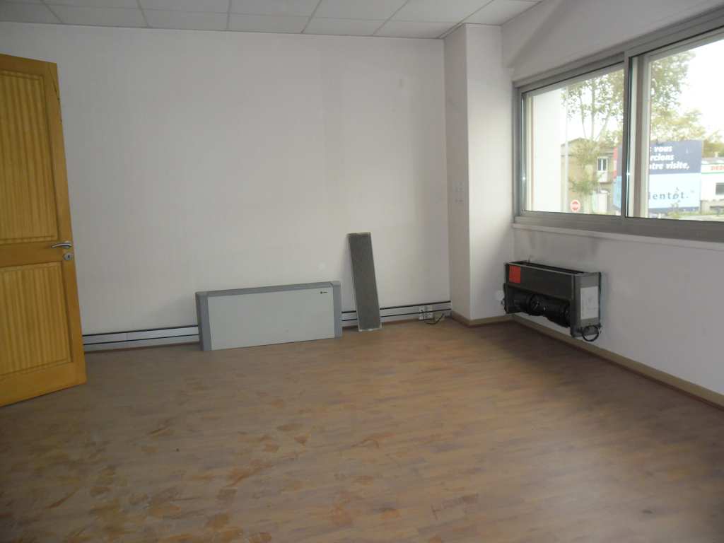 Photo AUCAMVILLE BUREAU DE 230 M² image 5/6