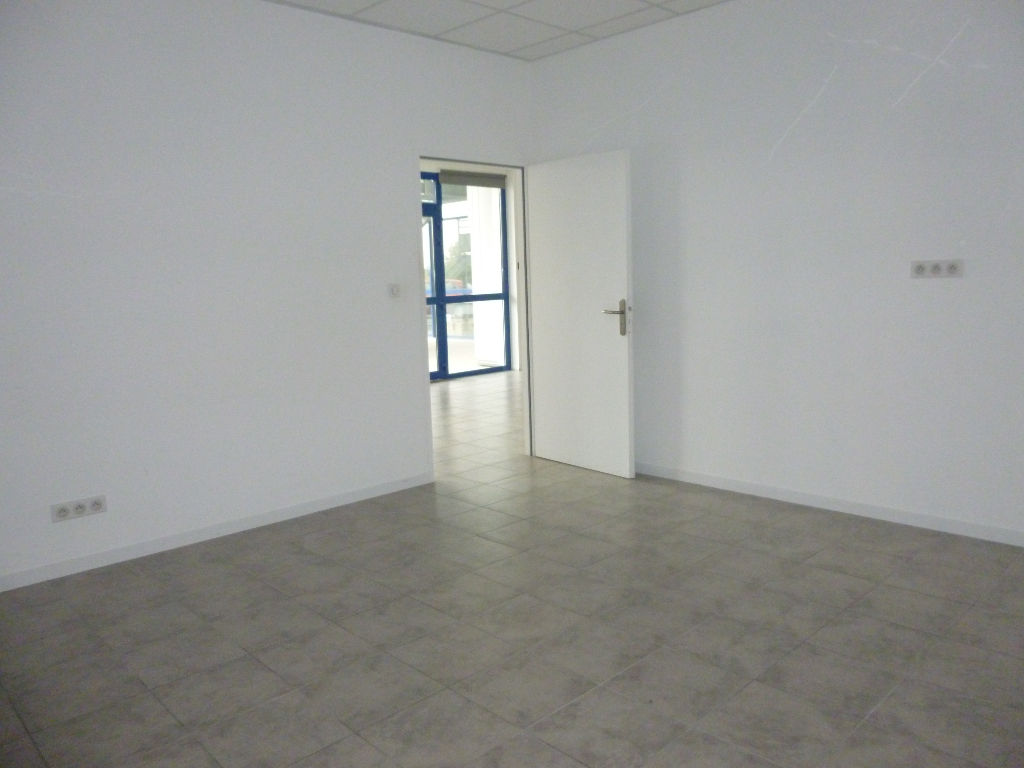 Photo LA SALVETAT ST GILLES BUREAUX  DE 90 m² image 2/4