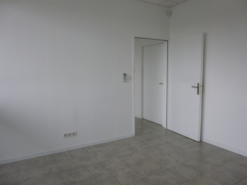 Photo LA SALVETAT ST GILLES BUREAUX  DE 90 m² image 3/4