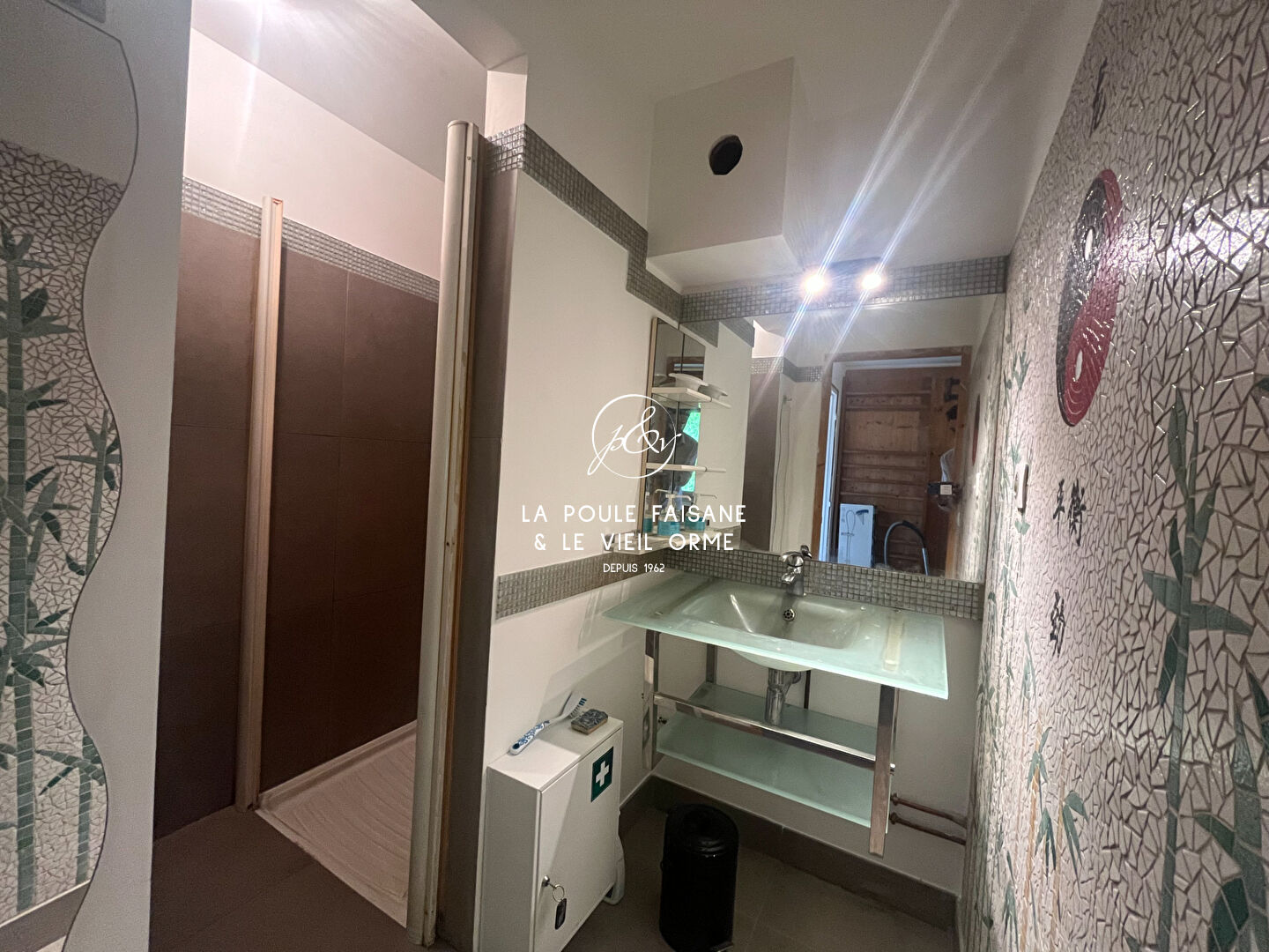 PETITE MAISON D'HABITATION ET ATELIERS SUR GAMBAIS