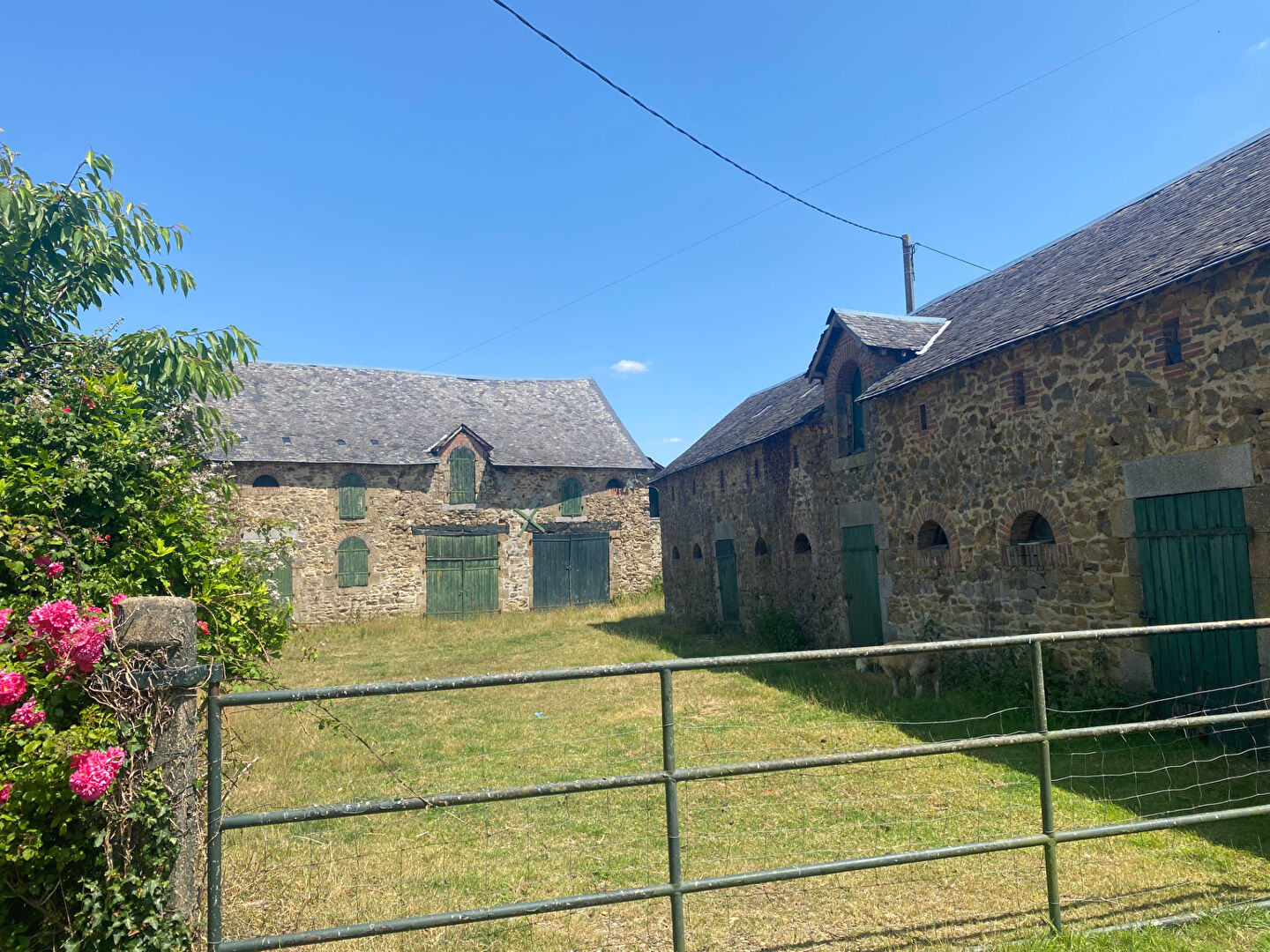 Photo Fermette ERNEE - 4000 m² de terrain image 2/6