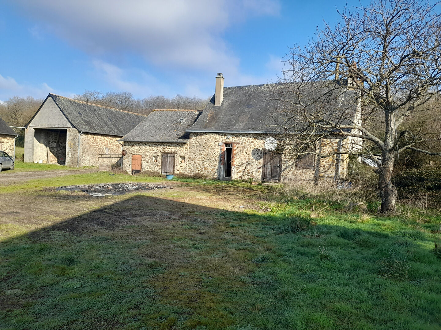 CORPS DE FERME A RESTAURER  3,5 ha AXE CH GONTIER LAVAL
