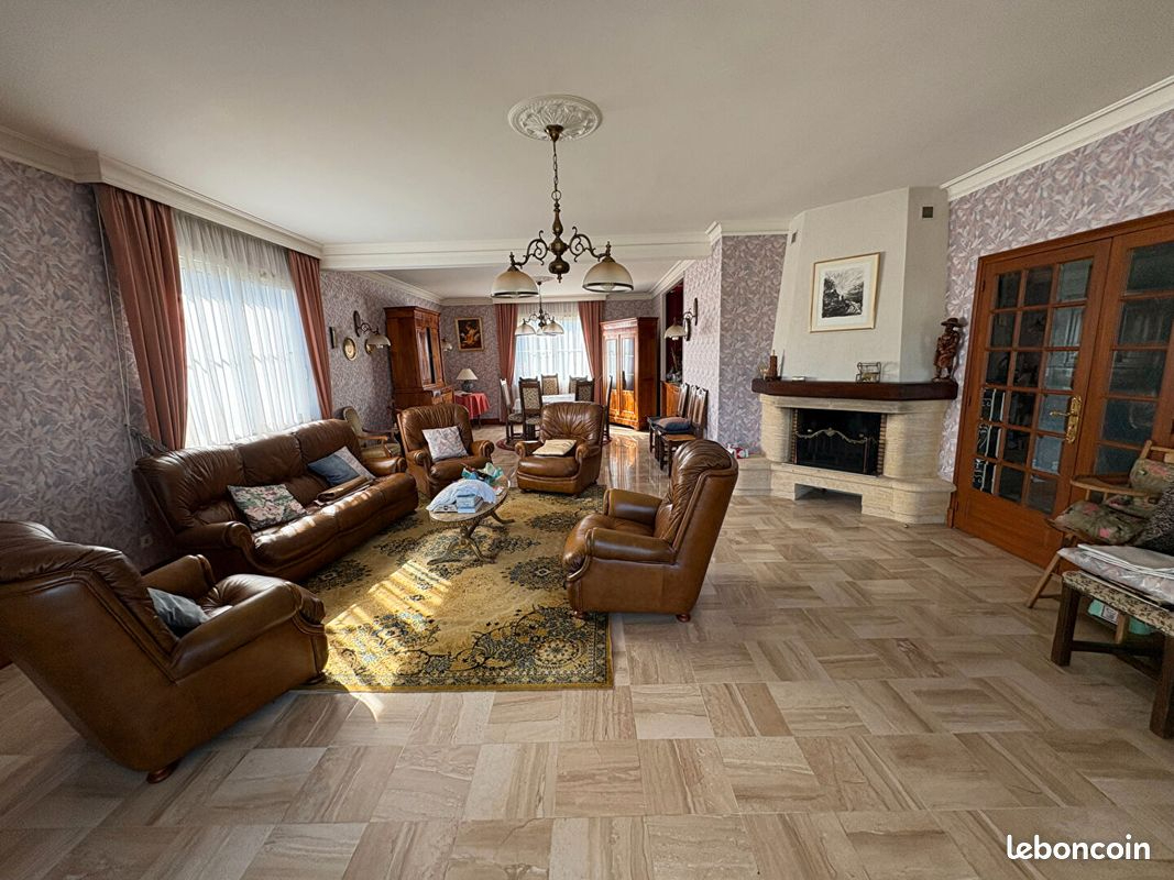 Photo Pavillon 6 pièces 219 m² - ERNÉE image 3/6