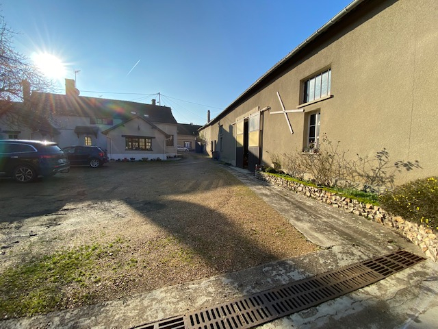 Photo A 10 MIN DE LA RN12 - ENSEMBLE IMMOBILIER SUR 1520 M² image 2/6
