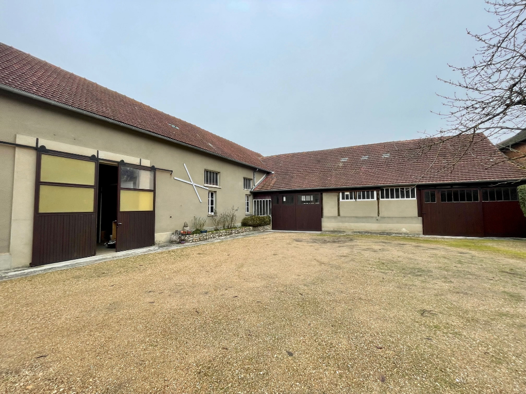 Photo A 10 MIN DE LA RN12 - ENSEMBLE IMMOBILIER SUR 1520 M² image 3/6